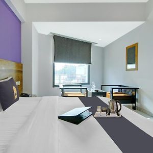 Super Townhouse Geetanjali Inn